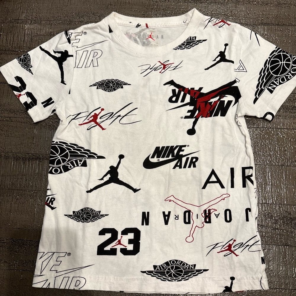 Nike Kids Graphic Tee - White and Black
